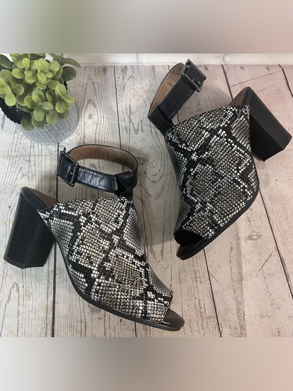 Vionic Kaia Snake Print Sandals Peep Toe Slingback Heels Size 6 Excellent